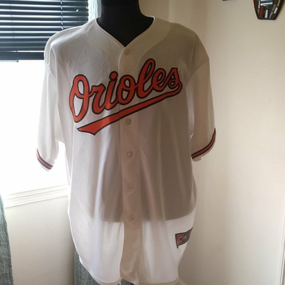 ORIOLES BUTTON JERSEY JONES 10